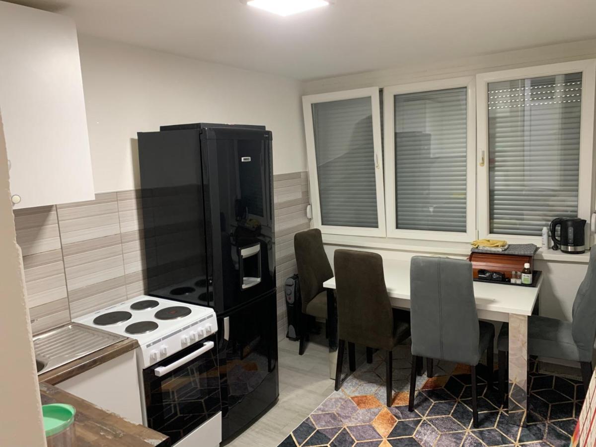 Stan Na Dan Hotel Zenica Ngoại thất bức ảnh